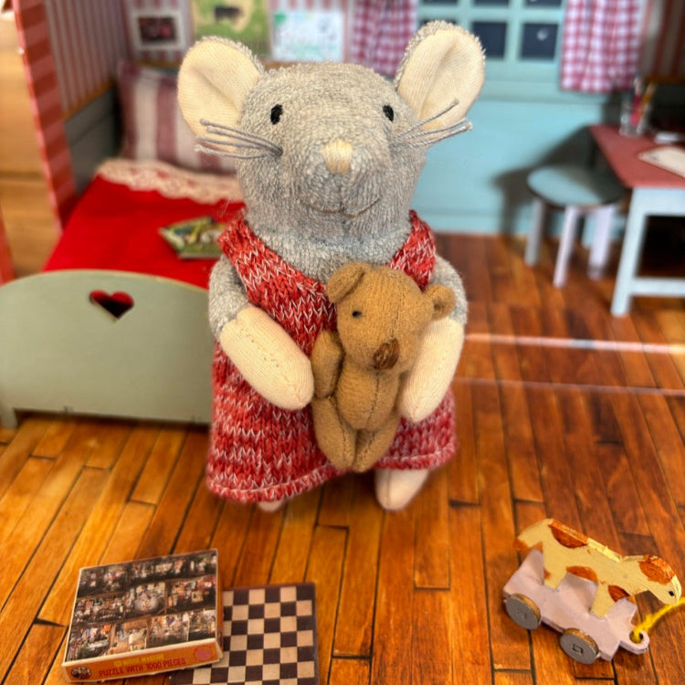 Mouse Mansion To Go - Bedroom